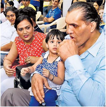 द ग्रेट खली की बेटी के लिए चित्र परिणाम