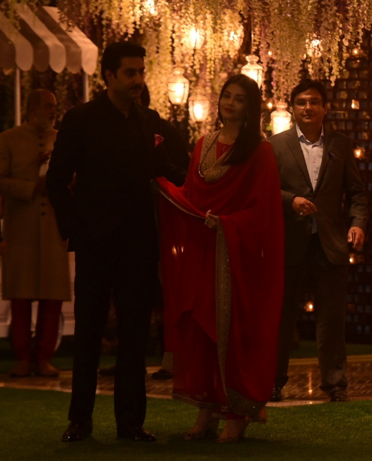 Bollywood Tadka,Aishwarya Rai Bachchan image, Aishwarya Rai Bachchan photo, Aishwarya Rai Bachchan pictures, Abhishek Bachchan image, Abhishek Bachchan photo, Abhishek Bachchan pictures