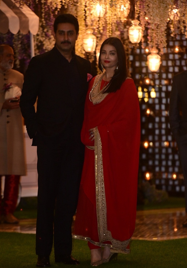 Bollywood Tadka,Aishwarya Rai Bachchan image, Aishwarya Rai Bachchan photo, Aishwarya Rai Bachchan pictures, Abhishek Bachchan image, Abhishek Bachchan photo, Abhishek Bachchan pictures