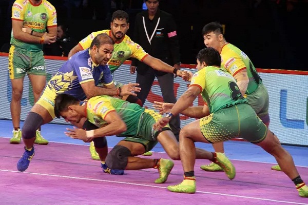 sports news, kabaddi news hindi, Pro kabaddi league 2018, Patna Pirates, defeats, Tamil Thulawaj, 45-27