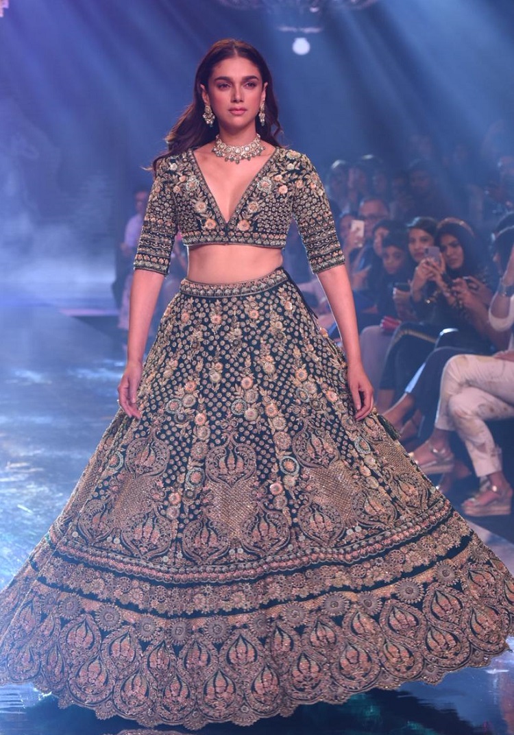 Bollywood Tadka, Aditi Rao Hydari image, Aditi Rao Hydari photo, Aditi Rao Hydari picture