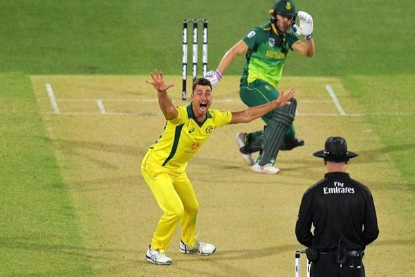 sports news, cricket news hindi, aus vs africa, 2second ODI, Australia won, series 1-1, Eden Markram, Shot, Long six, viewer catch the ball