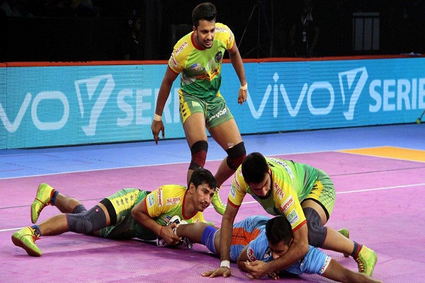 sports news, kabaddi news hindi, Pro Kabaddi League 2018, Patna Pirates, Bengal Warriors by 50-30