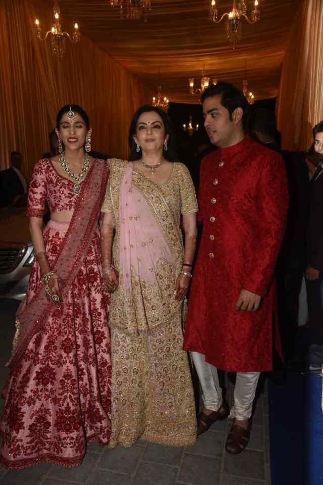 Bollywood Tadka,ईशा अंबानी इमेज, आनंद पीरामल इमेज, आकाश अंबानी इमेज, श्लोका मेहता इमेज, रिसेप्शन इमेज