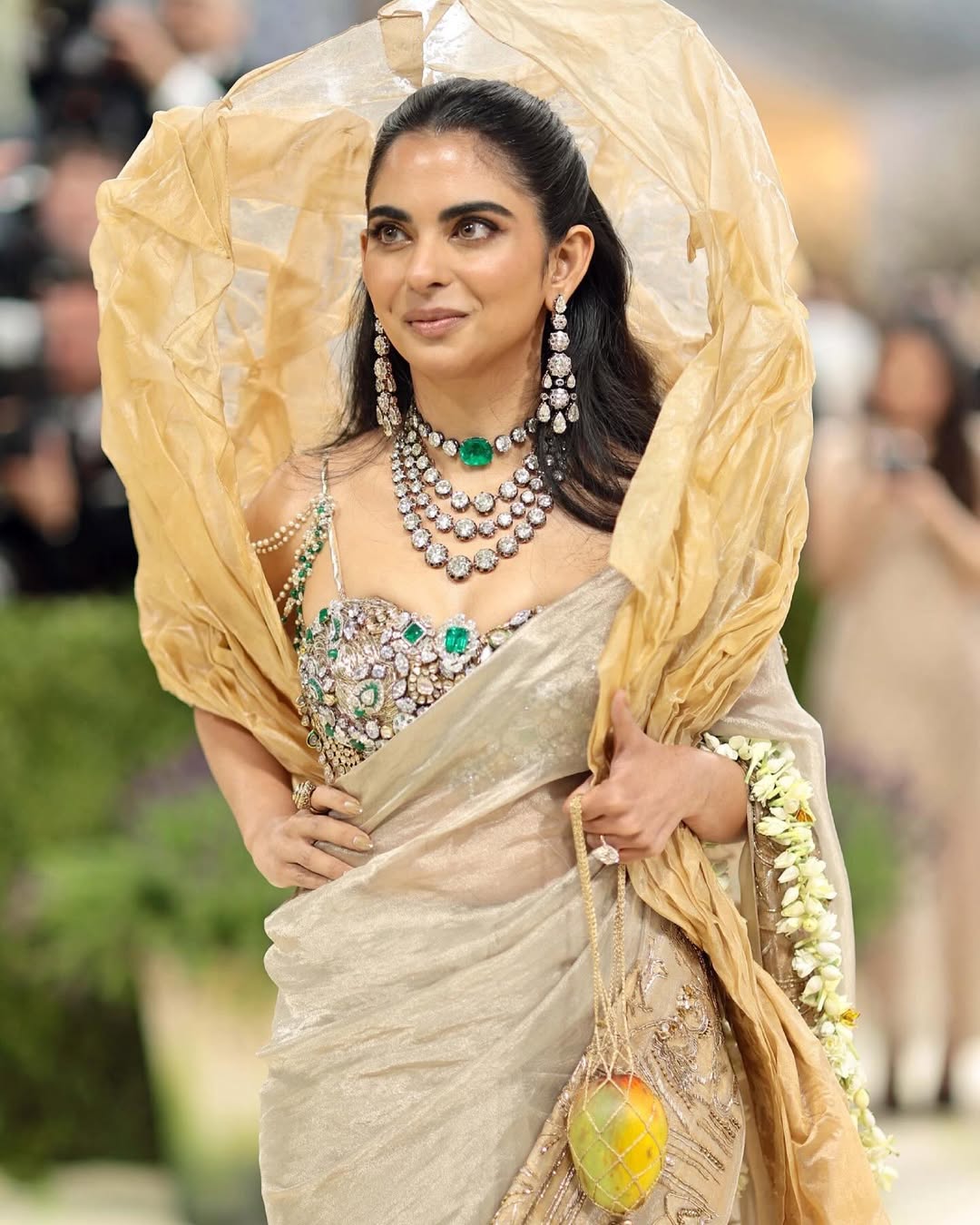  Isha Ambani Met Gala