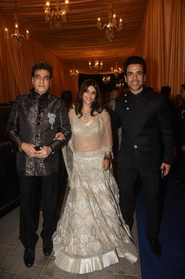 Bollywood Tadka, ईशा अंबानी इमेज, आनंद पीरामल इमेज, मुकेश अंबानी इमेज, नीता अंबानी इमेज, बॉलीवुड स्टार्स इमेज