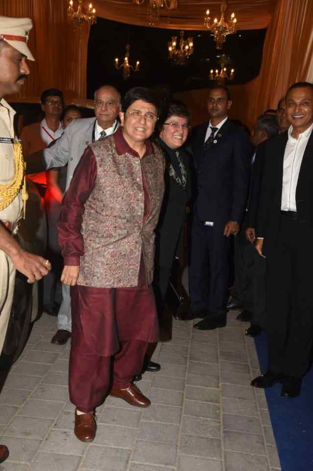 Bollywood Tadka, ईशा अंबानी इमेज, आनंद पीरामल इमेज, मुकेश अंबानी इमेज, नीता अंबानी इमेज, बॉलीवुड स्टार्स इमेज