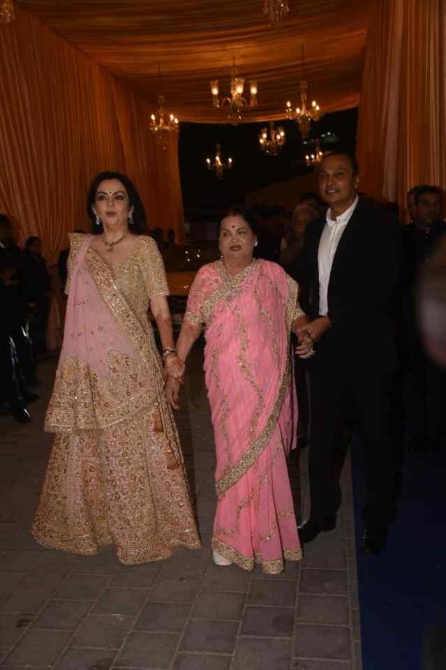 Bollywood Tadka, ईशा अंबानी इमेज, आनंद पीरामल इमेज, मुकेश अंबानी इमेज, नीता अंबानी इमेज, बॉलीवुड स्टार्स इमेज