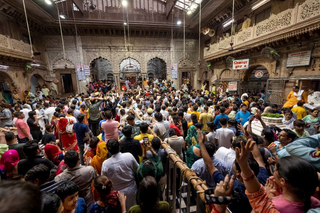 PunjabKesari Banke Bihari Temple Corridor
