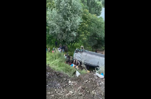PunjabKesari, Pilgrims bus accident near S-morh in Ganderbal
