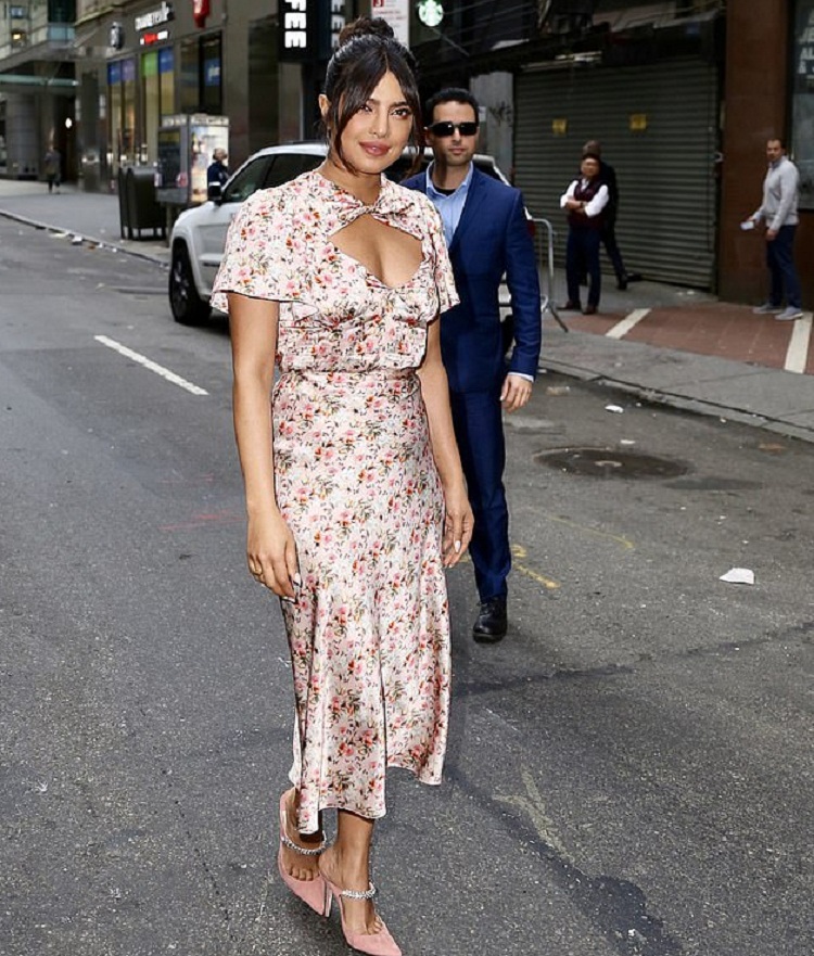 Bollywood Tadka,priyanka chopra image, priyanka chopra photo, priyanka chopra picture,