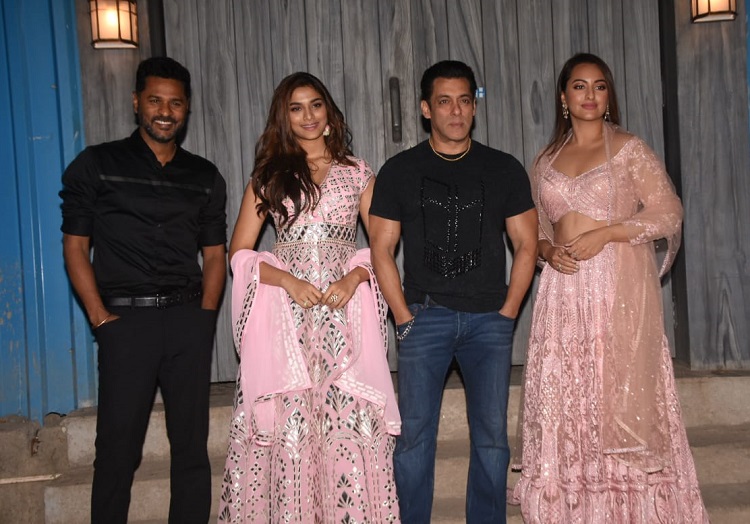 PunjabKesari, Salman Khan image, Salman Khan photo, Salman Khan pictures, Sonakshi Sinha image, Sonakshi Sinha rajput photo, Sonakshi Sinha pictures