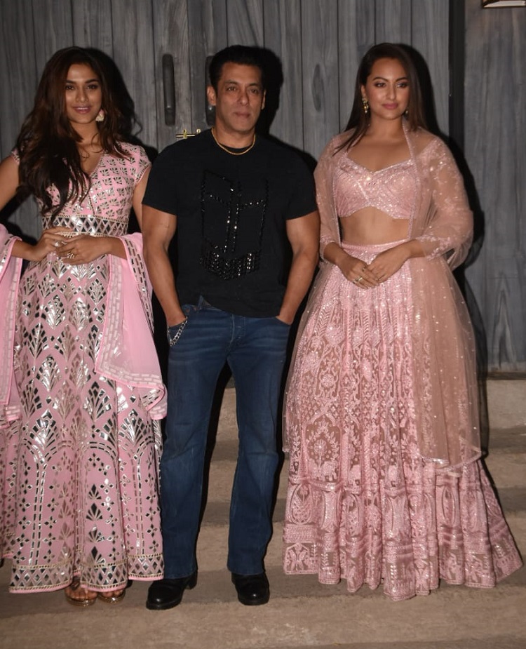 PunjabKesari, Salman Khan image, Salman Khan photo, Salman Khan pictures, Sonakshi Sinha image, Sonakshi Sinha rajput photo, Sonakshi Sinha pictures