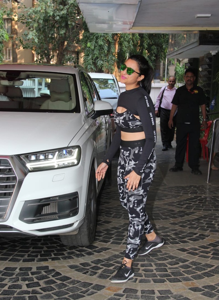 Bollywood Tadka,parineeti chopra image, parineeti chopra photo, parineeti chopra pictures