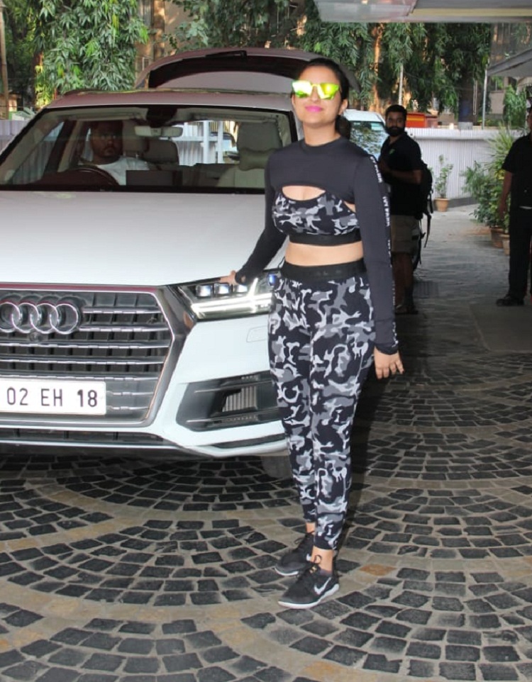 Bollywood Tadka,parineeti chopra image, parineeti chopra photo, parineeti chopra pictures