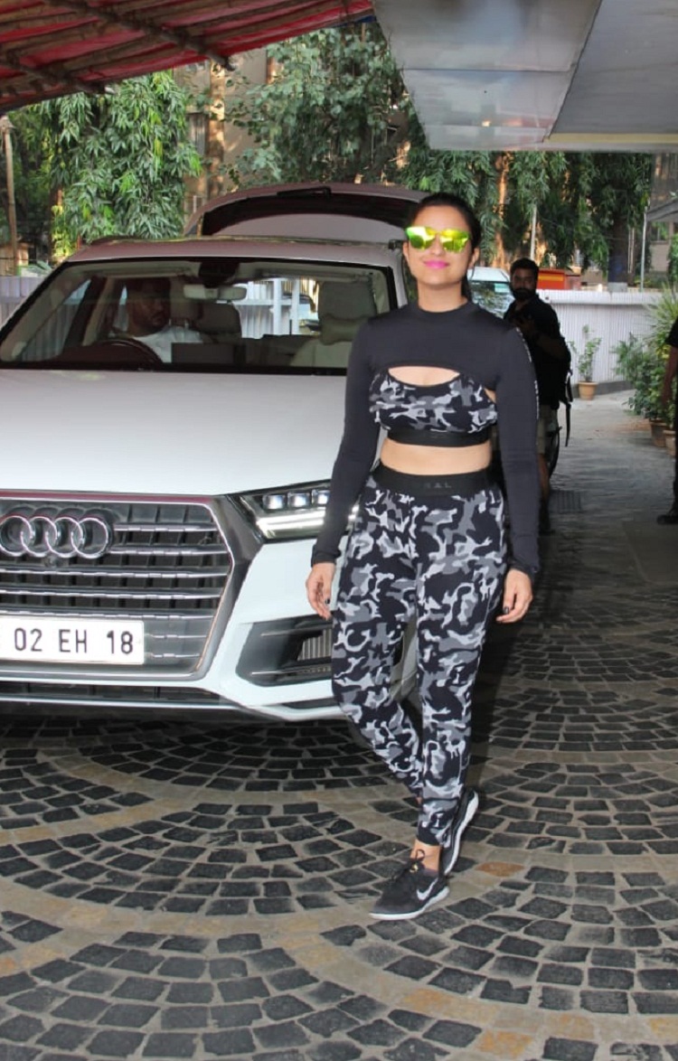 Bollywood Tadka,parineeti chopra image, parineeti chopra photo, parineeti chopra pictures
