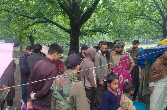 PunjabKesari, Ganderbal Police Rescued Families