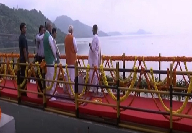 PunjabKesari, Pm modi Birthday, Pm Modi Visits Narmada River, Pm modi, narendra modi, Narmada, नर्मदा, नर्मदा नदी, Narmada River