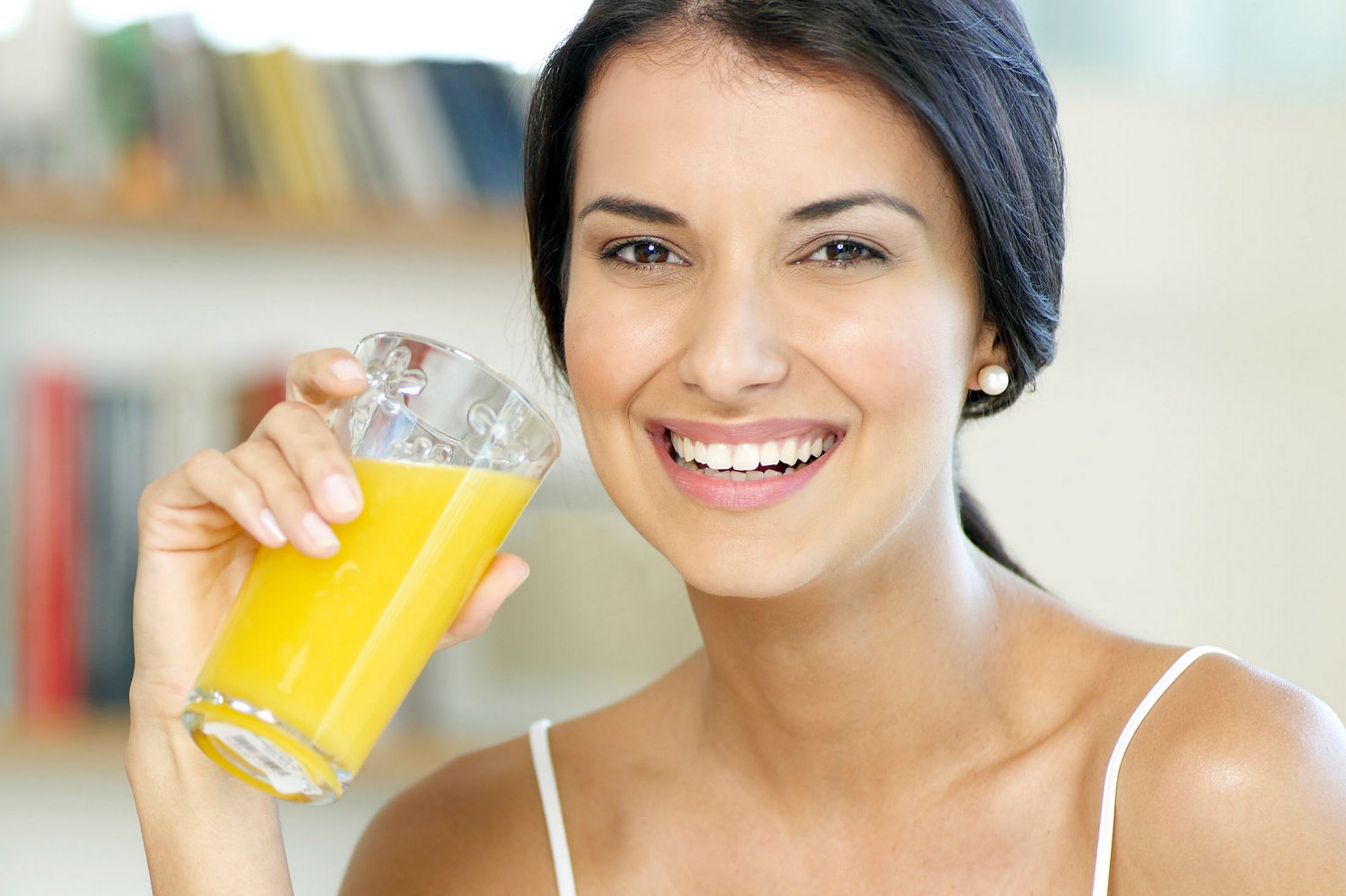 PunjabKesari, Nari, Diabetes Image, women drink juice, Healthy lifestyle, डायबिटीज