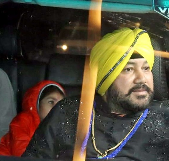 PunjabKesari,कपिल शर्मा इमेज, गिन्नी चतरथ इमेज,रिसेप्शन इमेज, दलेर मेहंदी, कीकू शारदा इमेज, सुमोना चक्रवर्ती इमेज,चंदन प्रभाकर इमेज