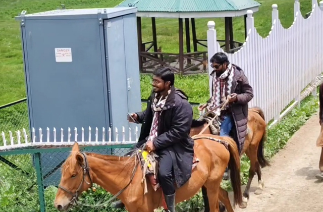 PunjabKesari, Tourists visit Gulmarg