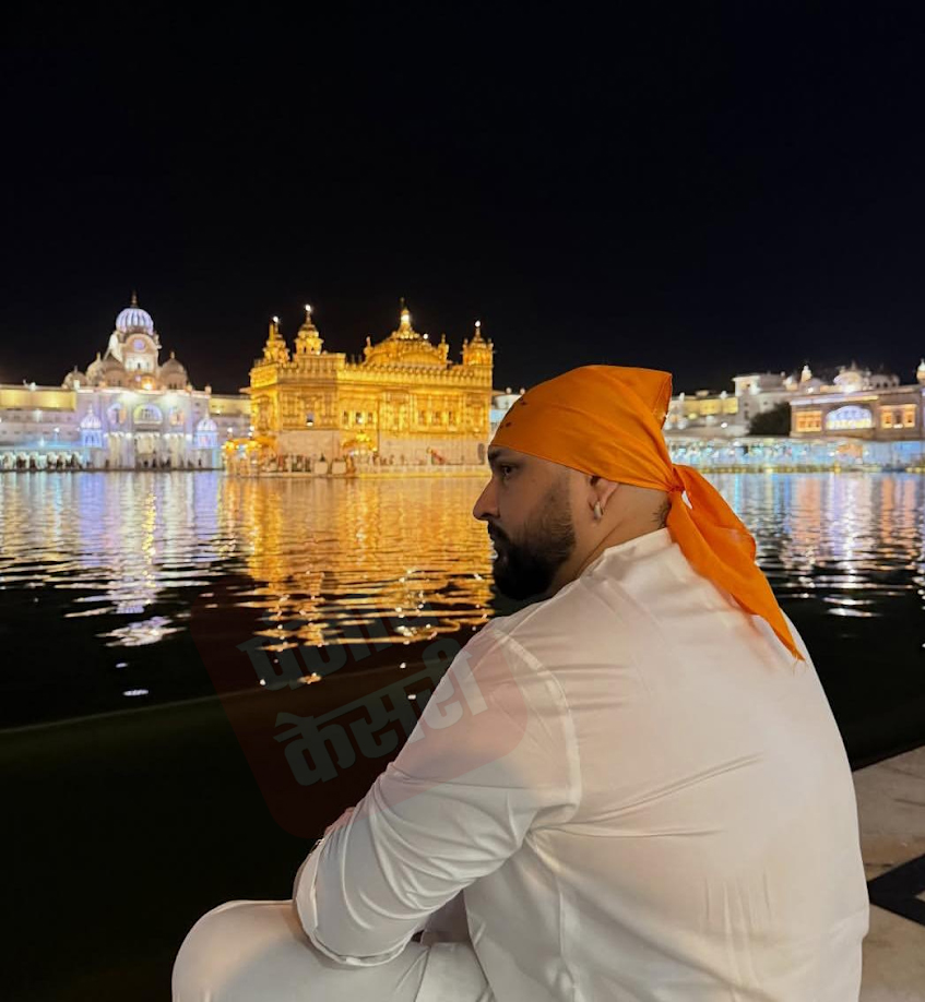 PunjabKesari, B Praak visits Sri Harmandir Sahib