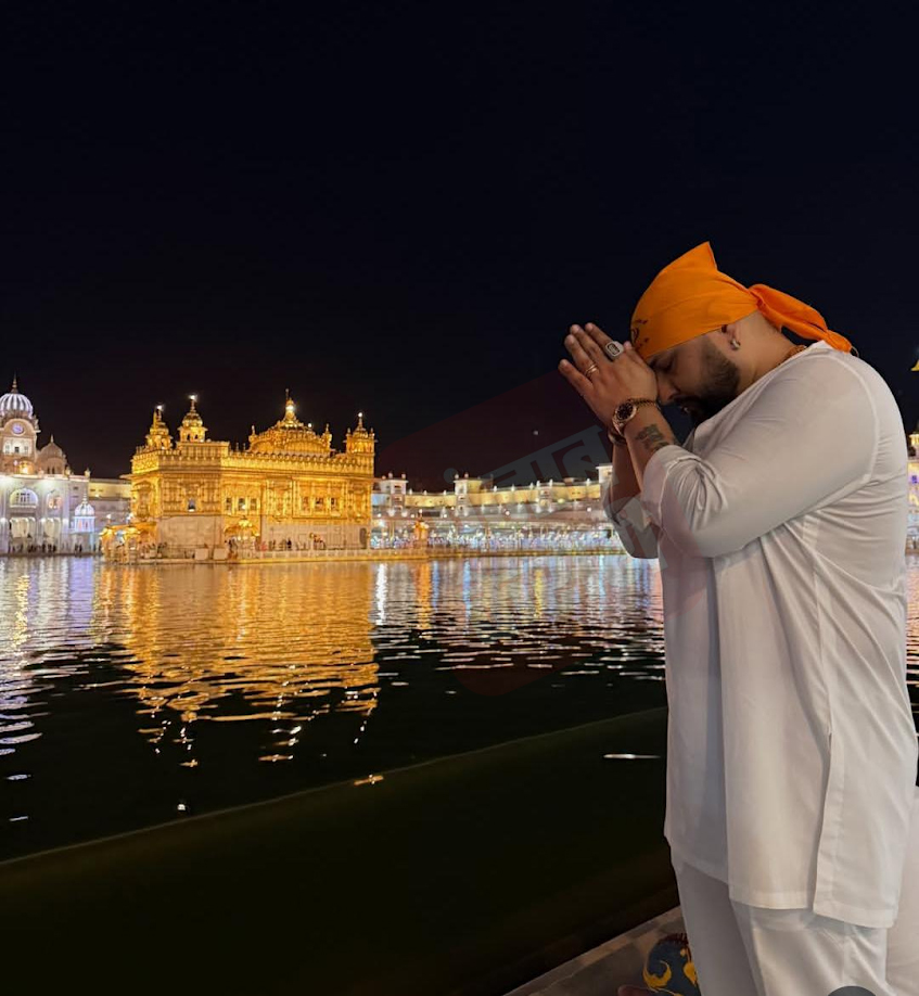 PunjabKesari, B Praak visits Sri Harmandir Sahib