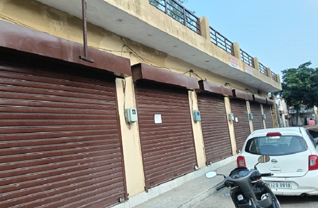 shops seal