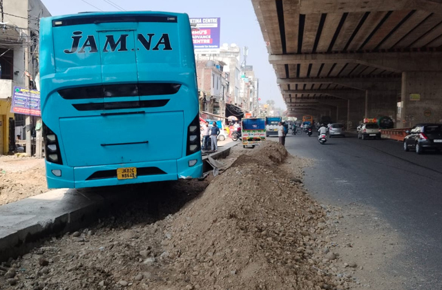 PunjabKesari, road accident on jammu pathankot national highway