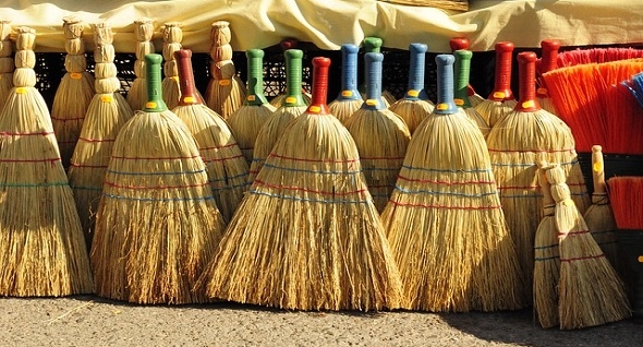 Broom Vastu tips 