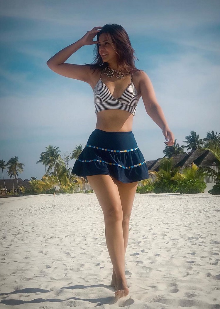 Bollywood Tadka,Dalljiet Kaur image, Dalljiet Kaur photo, Dalljiet Kaur pictures