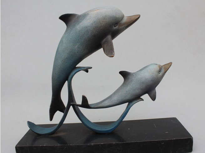 PunjabKesari Dolphin Statue