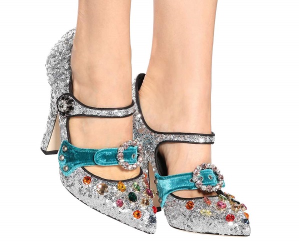 सैक्सी लुक के लिए एक बार ट्राई करें ये फुटवियर्स 2 yashbharat