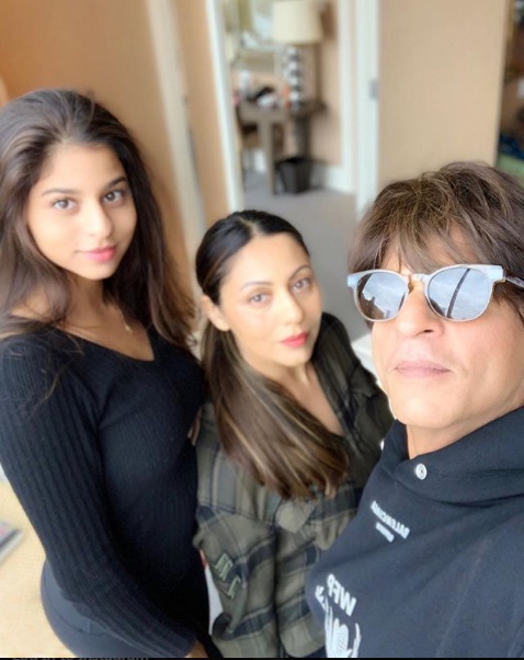 PunjabKesari, shahrukh khan images, shahrukh khan photo, shahrukh khan picture, suhana khan image, suhana khan photo, शाहरुख़ खान फोटो , सुहाना खान फोटो 