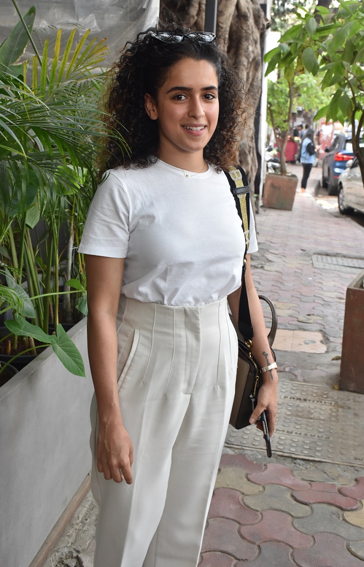 Bollywood Tadka,sanya malhotra image, sanya malhotra photo, sanya malhotra pictures