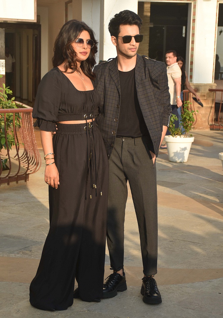 Bollywood Tadka,priyanka chopra image, priyanka chopra ka photo, priyanka chopra picture,
