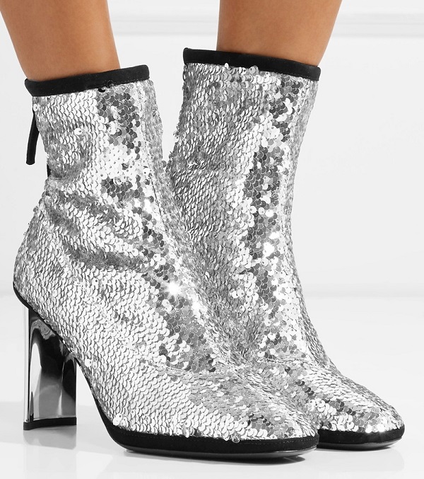 सैक्सी लुक के लिए एक बार ट्राई करें ये फुटवियर्स 4 yashbharat