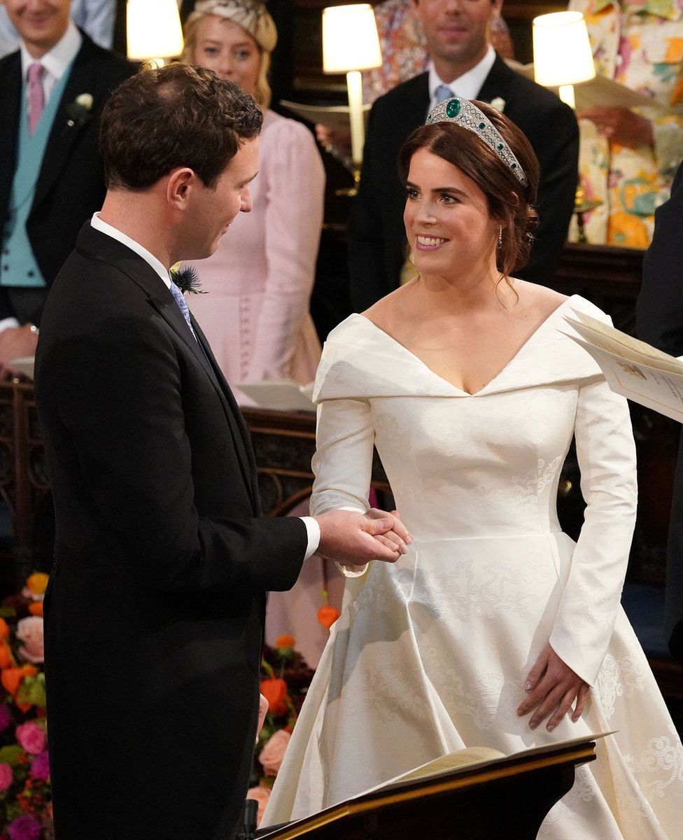 प स टल नह इस ब र ब ल ड कलर ड र स म स प ट ह ई क ट म डलटन Kate Middleton Royal Style In Princess Eugenie Wedding Nari Punjab Kesari