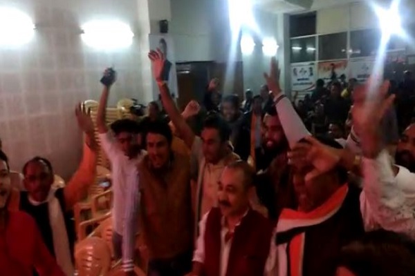 PunjabKesari, MP News image, Bhopal News image, Assembly Election 2018, Counting Votes, Congress, Kamalnath,PCC,WORKERS,Celebrate,कांग्रेस,कमलनाथ,पीसीसी,कार्यकर्ता