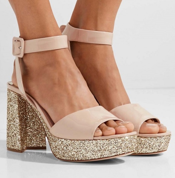 सैक्सी लुक के लिए एक बार ट्राई करें ये फुटवियर्स 6 yashbharat