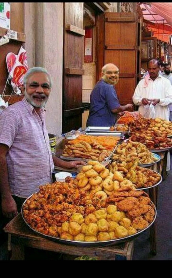 डिग्री गाउन पहनकर कॉलेज के छात्रों ने मोदी रैली स्थल पर बेचे पकौड़े 1 yashbharat