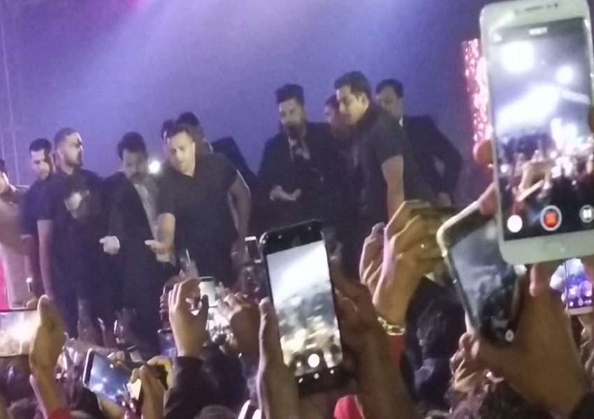 PunjabKesari, Madhya Pardesh Hindi News, Gwalior Hindi News, Gwalior Hindi Samachar, Guru Randhawa, Punjabi Singer, Jivaji Univercity, Ruckus, गुरू रंधावा