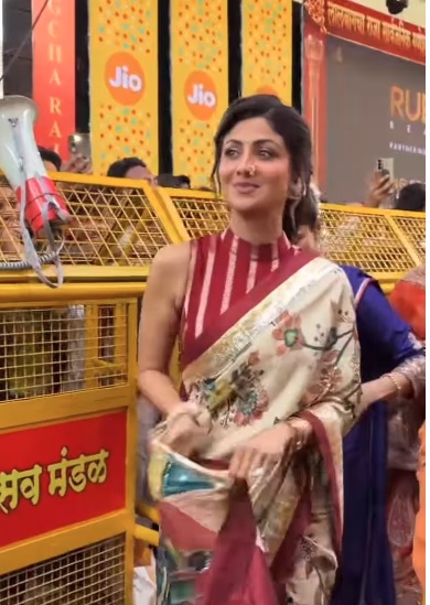 Shilpa Shetty at Lalbaugcha Raja