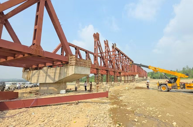 PunjabKesari, Deputy CM condemns officials on Bridge Construction in Samba