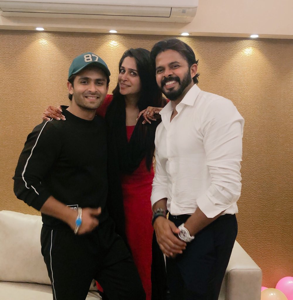 Bollywood Tadka,दीपिका कक्कड़ इमेज,शोएब इब्राहिम इमेज,श्रीसंत इमेज,भुवनेश्वरी इमेज,
