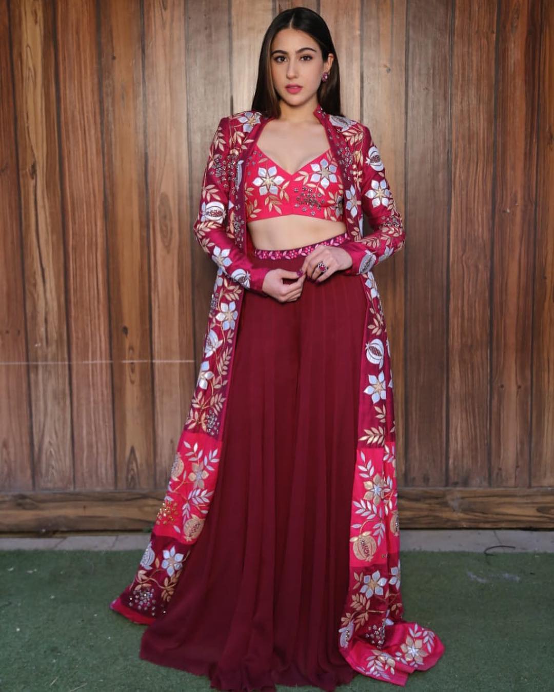 PunjabKesari, Nari, Sara Ali khan, Sara in Indo western dress Image