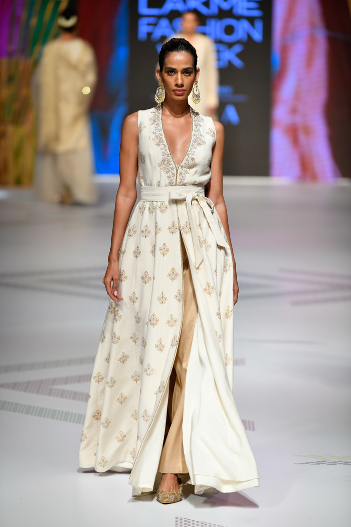 PunjabKesari, , Nari, LFW19, Anita Dongre Collection, Off-White Outfits, Women Fashion