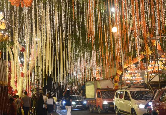 Bollywood Tadka,ईशा अंबानी इमेज, आनंद पीरमल इमेज, फूलों से सजा घर इमेज,