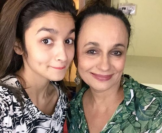 PunjabKesari,Soni Razdan Photo ,ALia bHatt Mother photo.Alia Bhatt Photo,आलिया भट्ट फोटो , सोनी राजदान फोटो 