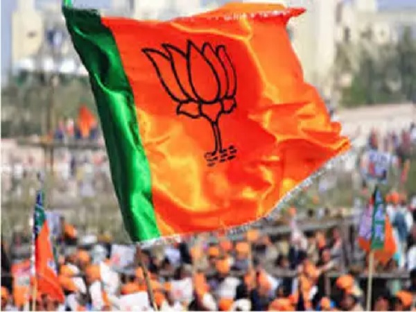 PunjabKesari, Madhya Pardesh Hindi News, Bhopal Hindi News, Bhopal Hindi Samachar, Haryana Hindi News, Jind Hindi News, BJP, Kailash Vijayavargeeya, Attacks, COngress, Rahul Gandhi, EVM